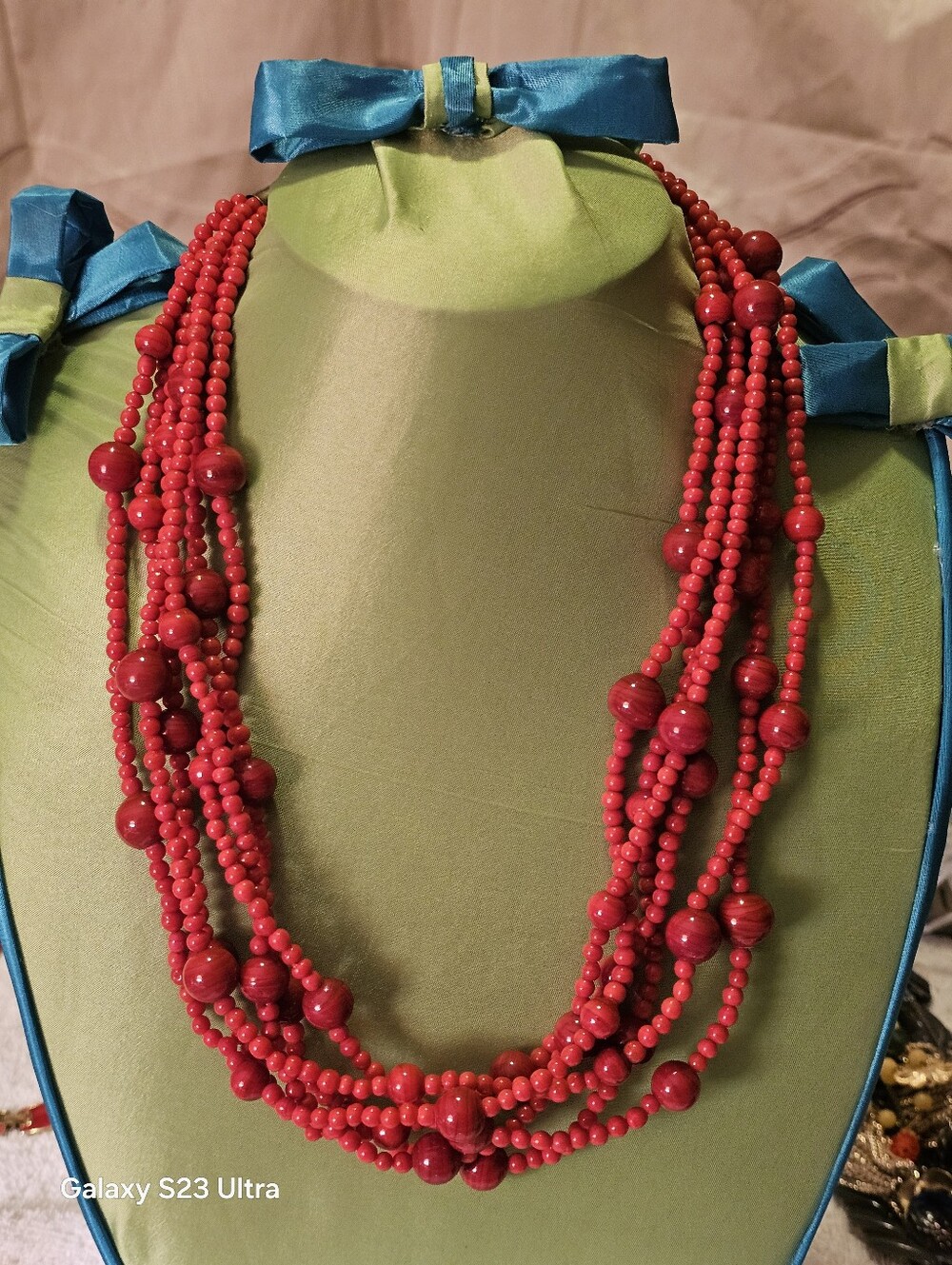 Besutiful Glass Necklace